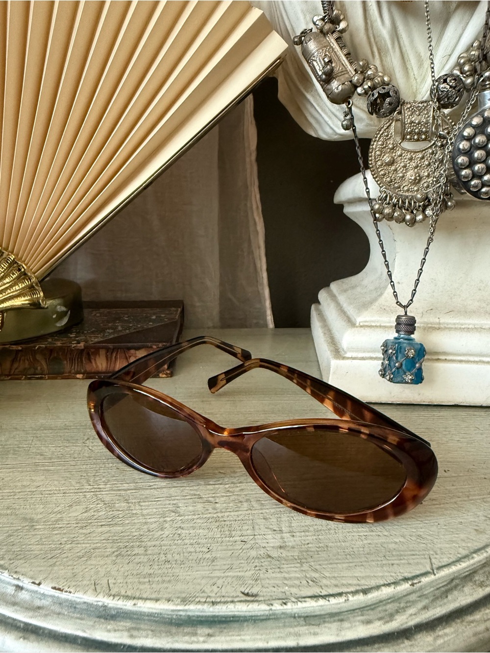 True vintage tortoise oval sunglasses shape like triomphe 90s y2k style